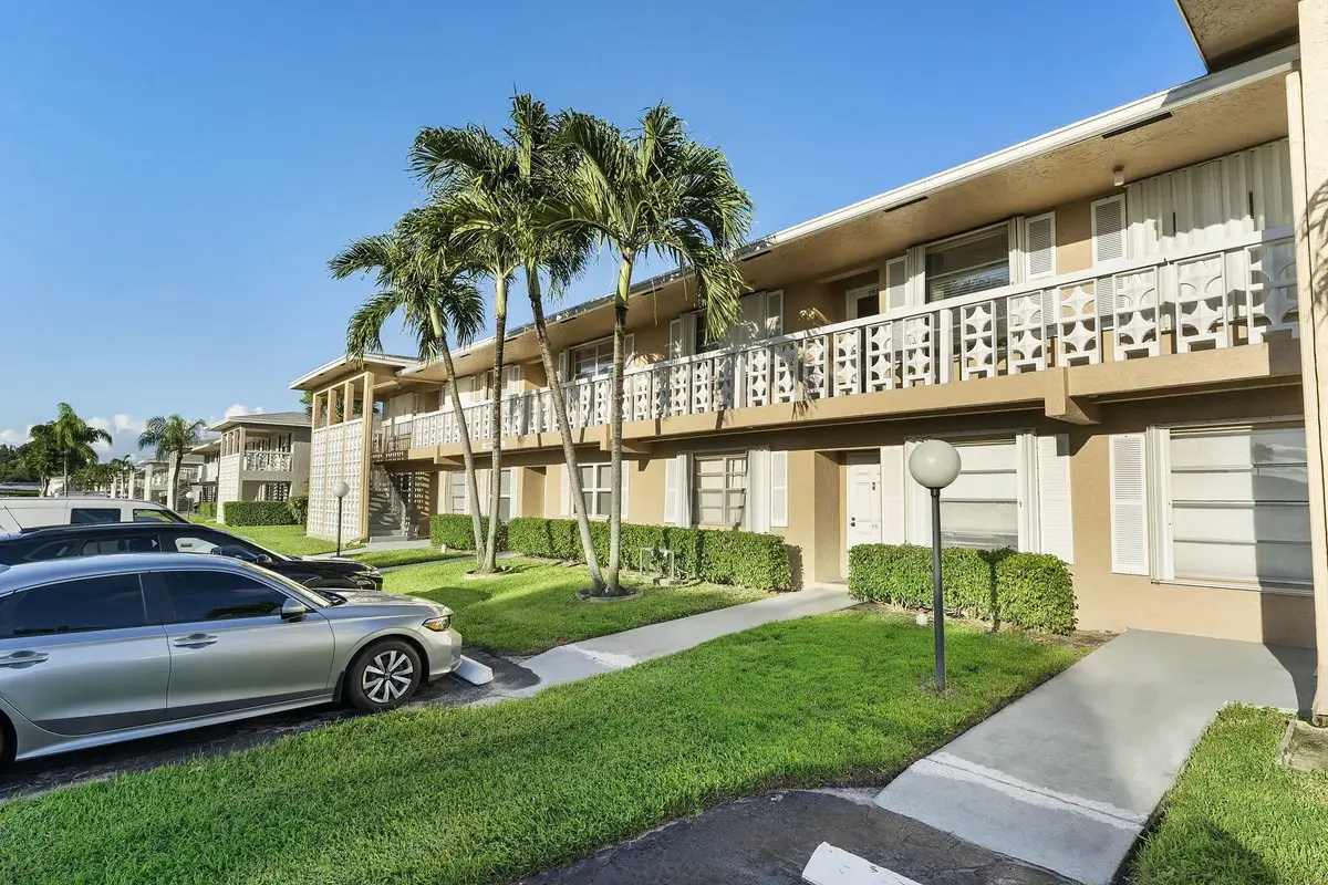 1050 Citrus Way #202, Delray Beach: photo 1 of 26