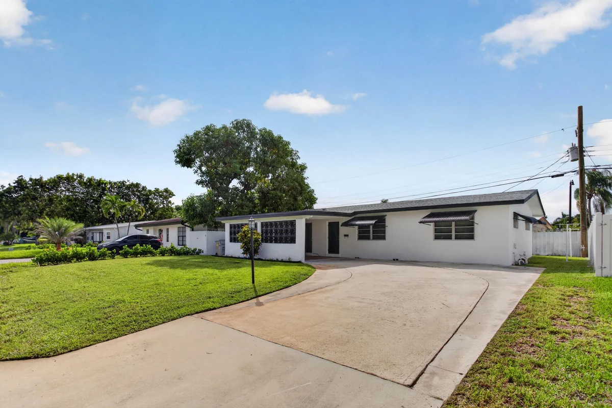 1624 NE 31st Ct, Pompano Beach: photo 1 of 29