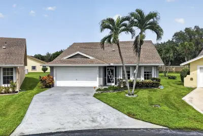 3914 Dafilee Cir, West Palm Beach: photo 1 of 41