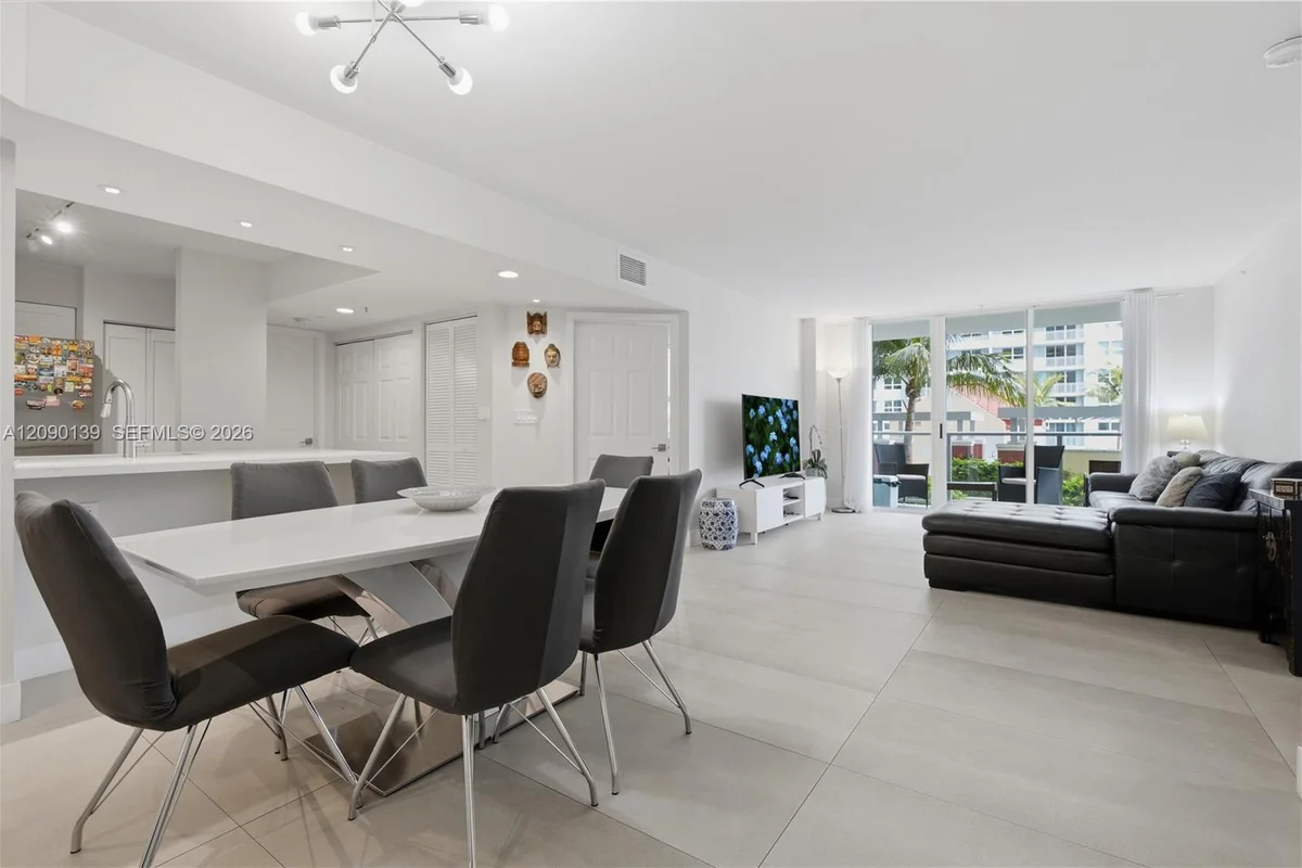 1155 Brickell Bay Dr #704, Miami: photo 1 of 23