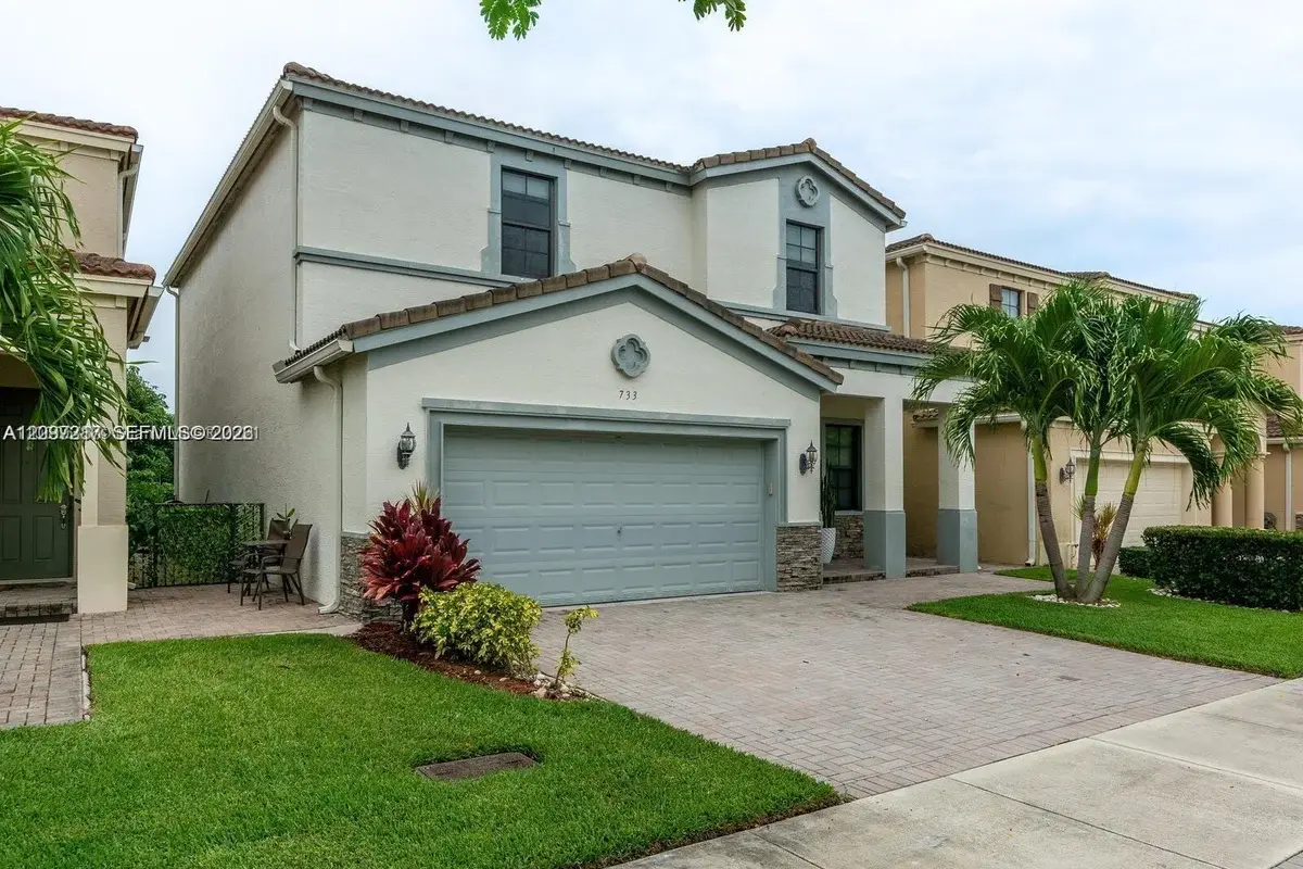 733 NE 193rd Ter, Miami: photo 1 of 27