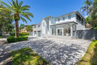 8441 NW 163rd Ter, Miami Lakes: photo 1 of 43