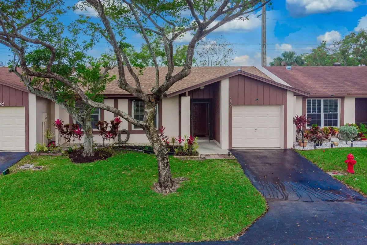 5300 Breadfruit Cir, Delray Beach: photo 1 of 31