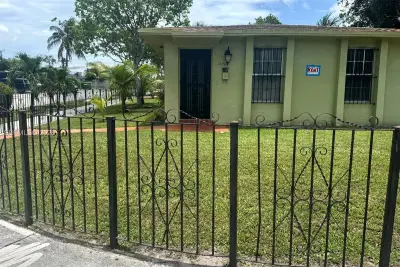 19155 NW 3rd Ave #1, Miami Gardens: photo 1 of 13