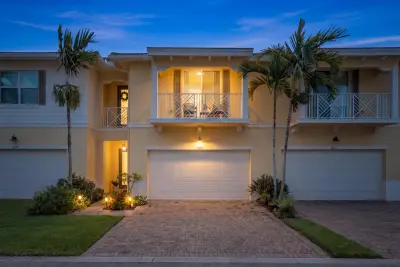 1020 Piccadilly St, Palm Beach Gardens: photo 1 of 31