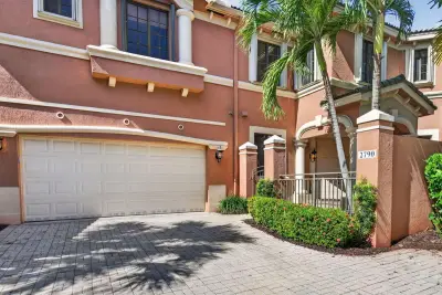 2790 Kinsington Cir, Weston: photo 1 of 23