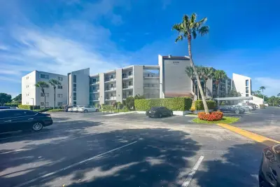 6850 10th Ave N #206, Lake Worth: photo 1 of 30