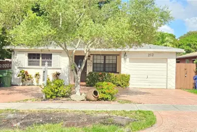 212 SW 2nd Ave, Hallandale Beach: photo 1 of 38
