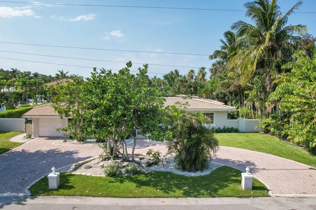 2265 NE 24th St, Lighthouse Point: photo 1 of 59