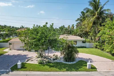 2265 NE 24th St, Lighthouse Point: photo 1 of 59
