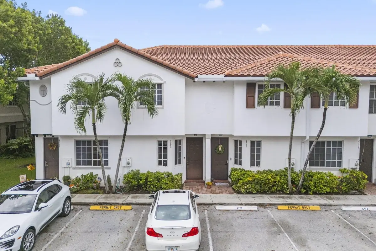 4163 Napoli Lake Dr, Riviera Beach: photo 1 of 35
