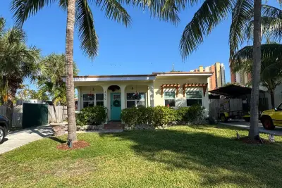 256 E 24th St, Riviera Beach: photo 1 of 23
