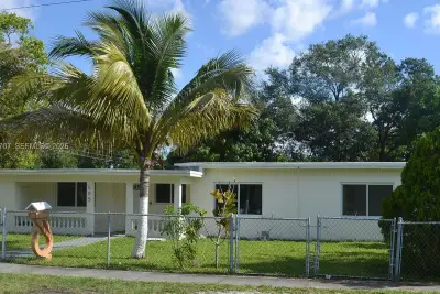 505 NE 140th St, North Miami: photo 1 of 35