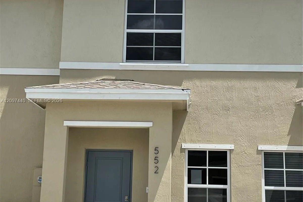 552 NE 4th Ln, Florida City: photo 1 of 31