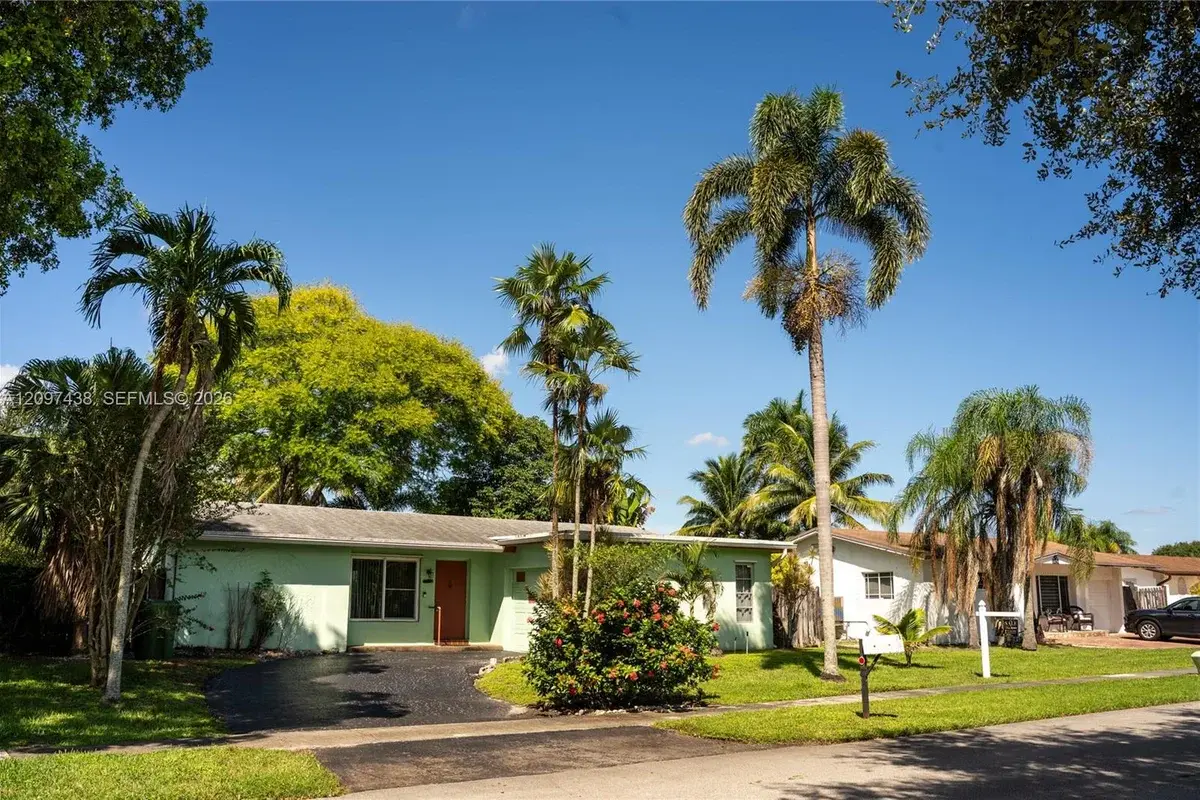 1010 NW 93rd Ter, Pembroke Pines: photo 1 of 46