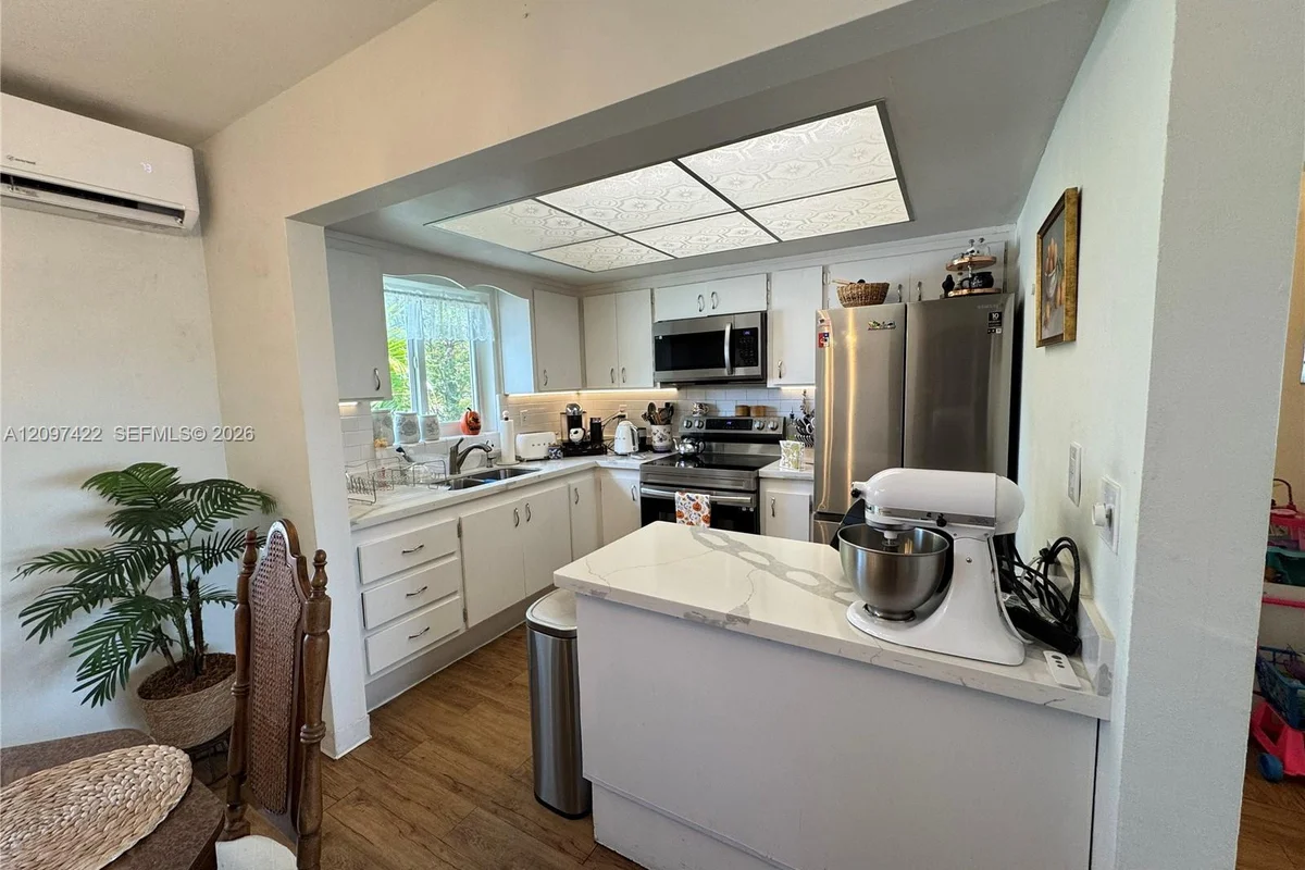 3525 Polk St #17, Hollywood: photo 1 of 36