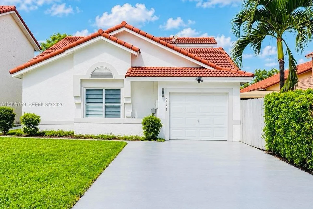 5531 NW 188th St, Miami Gardens: photo 1 of 7