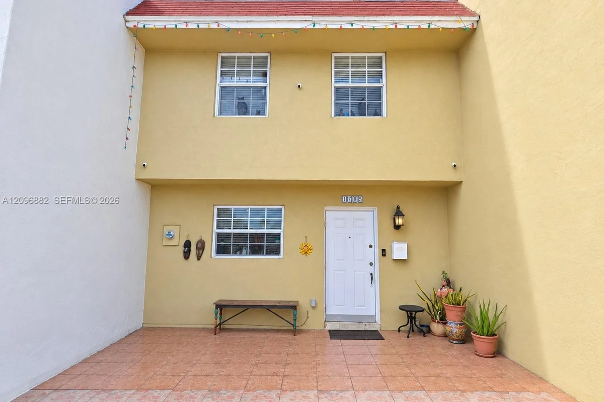1785 W 72nd St, Hialeah: photo 1 of 12