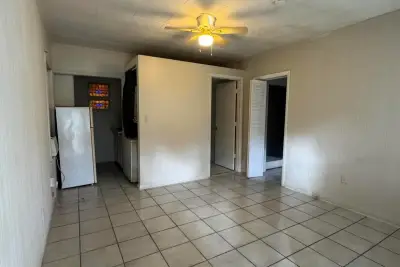 1217 SE 1st St, Fort Lauderdale: photo 1 of 9