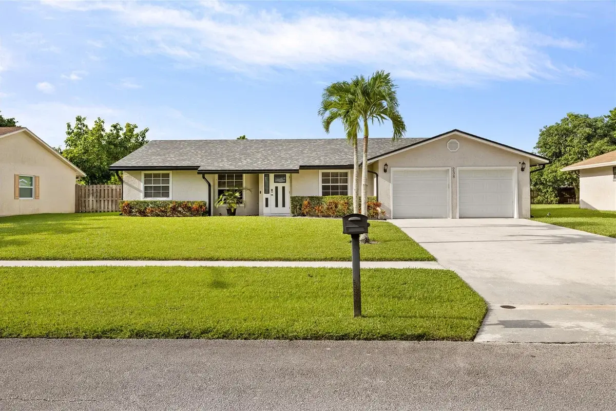 238 Bilbao St, Royal Palm Beach: photo 1 of 36