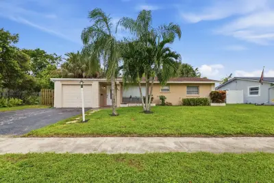 831 NW 43rd Ave, Coconut Creek: photo 1 of 28