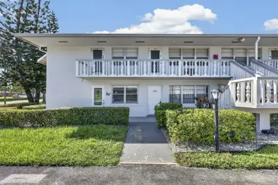 332 Northampton Q, West Palm Beach: photo 1 of 38