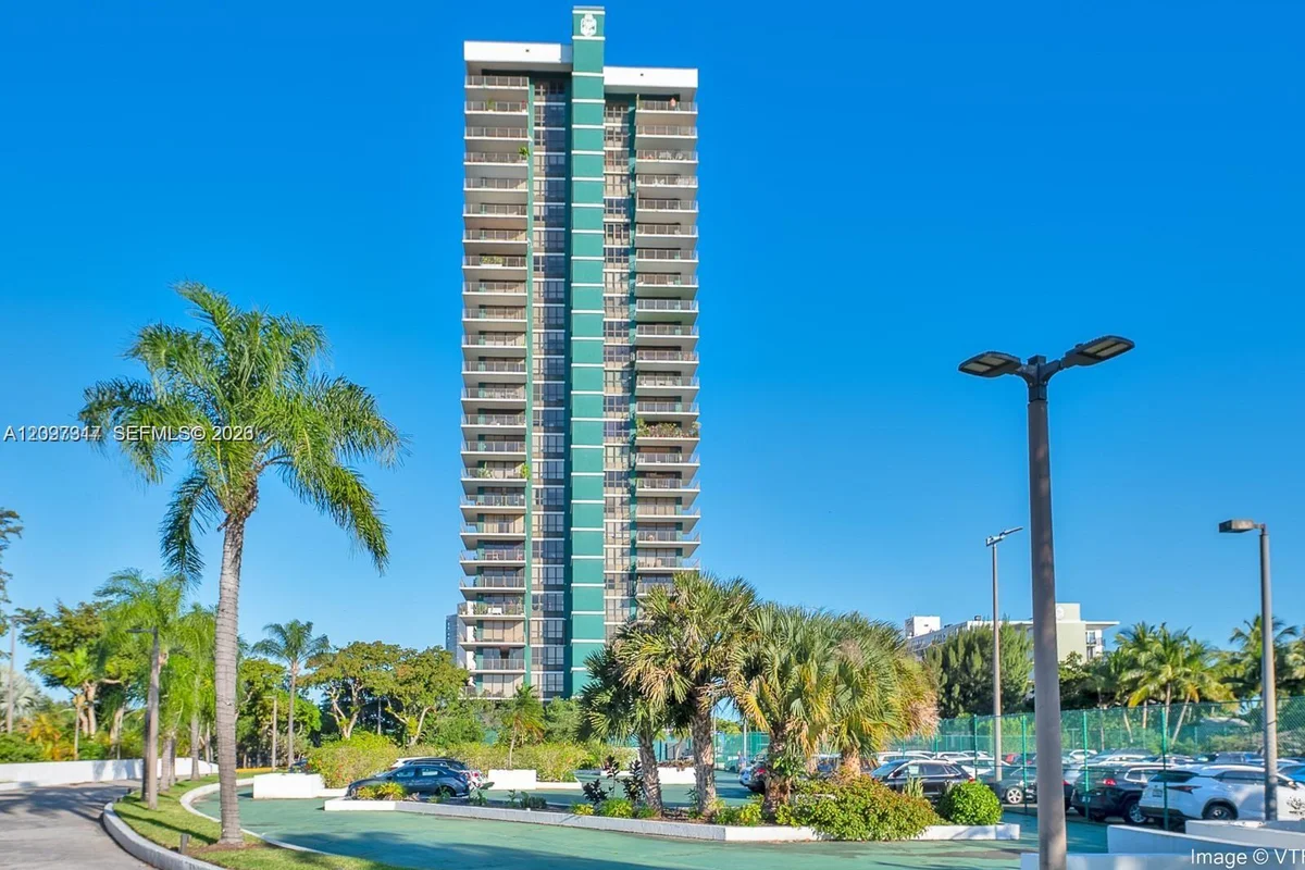 780 NE 69th St #1606, Miami: photo 1 of 11