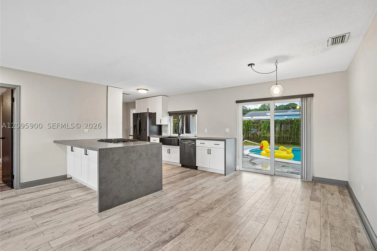 8440 Sheraton Dr, Miramar: photo 1 of 16