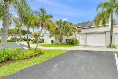 18958 Bobolink Dr, Hialeah: photo 1 of 54