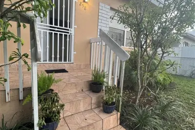 258 E 46th St, Hialeah: photo 1 of 36