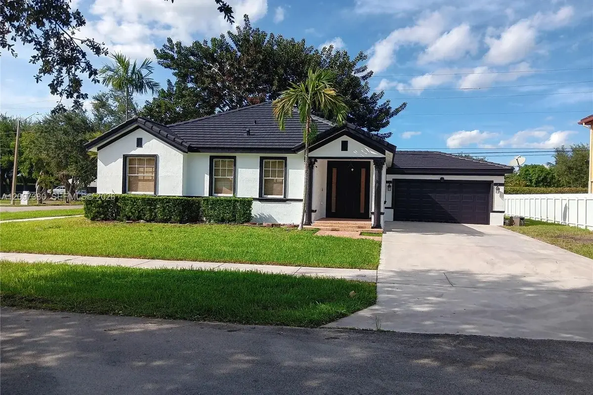 12971 SW 200th Ter, Miami: photo 1 of 2