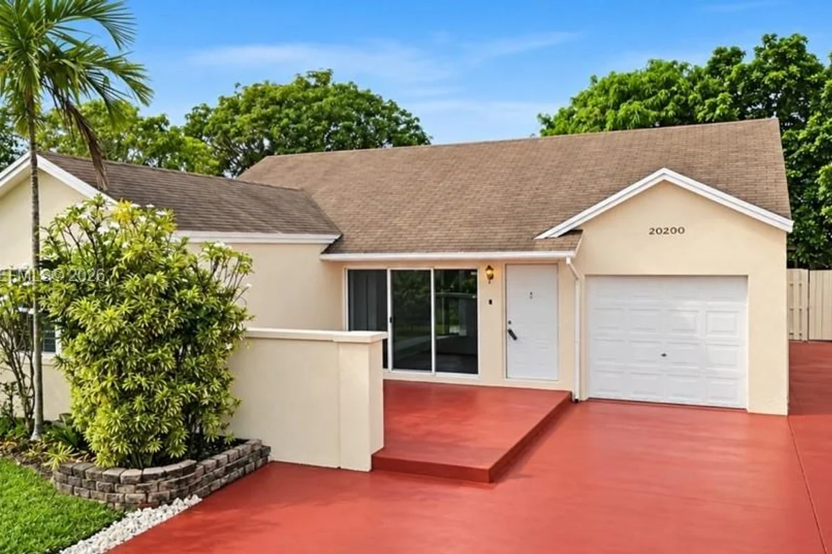 20200 NW 32nd Ave, Miami Gardens: photo 1 of 23