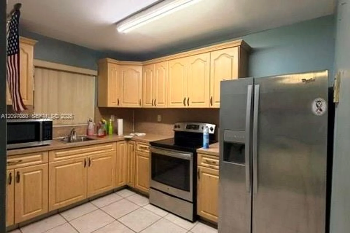 1111 NW 19th Ave #203, Miami: photo 1 of 10
