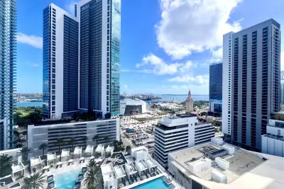 851 NE 1st Ave #1907, Miami: photo 1 of 26