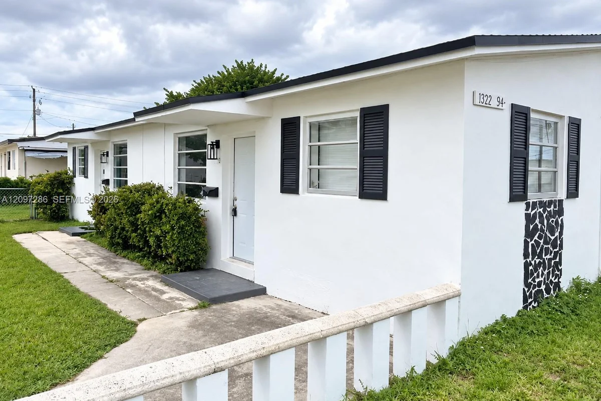 11132 SW 5th St, Sweetwater: photo 1 of 17