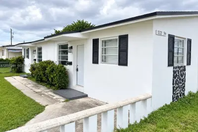 11132 SW 5th St, Sweetwater: photo 1 of 17