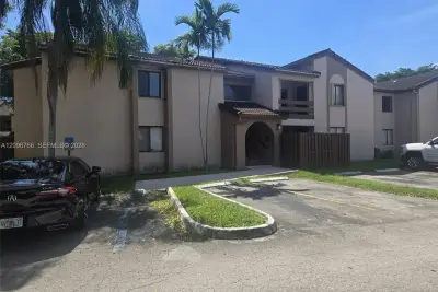 8977 SW 123rd Ct #104, Miami: photo 1 of 15