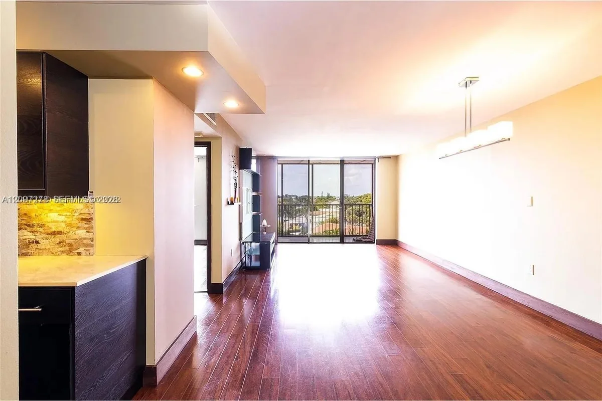 2500 NE 135th St #A407, North Miami: photo 1 of 22