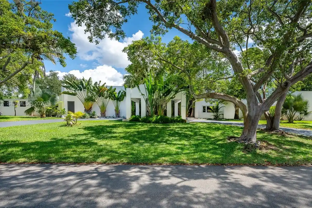 9715 SW 89th Ct, Miami: photo 1 of 32