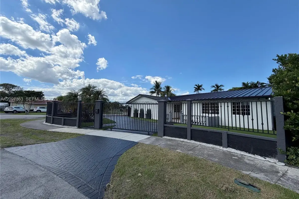 9481 SW 10th St, Miami: photo 1 of 58