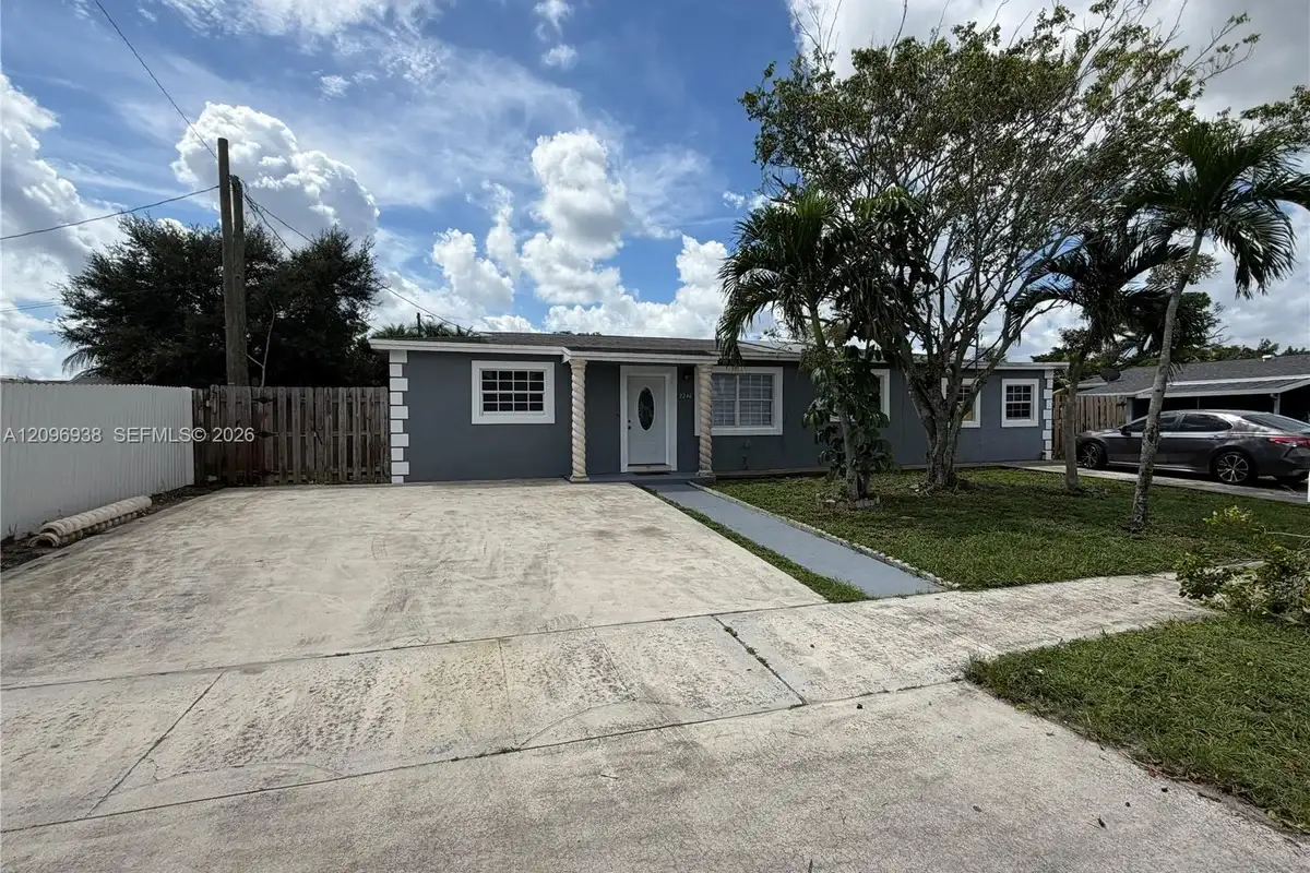 3240 NW 210th Ter, Miami Gardens: photo 1 of 12