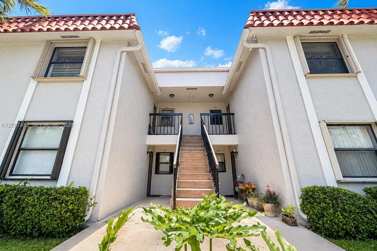 9730 Hammocks Blvd #201-28, Miami: photo 1 of 23
