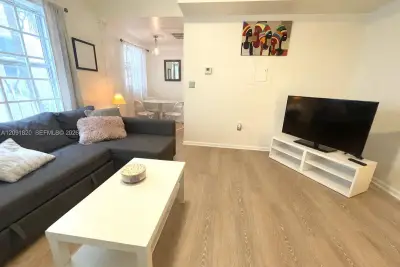 1542 Drexel Ave #104, Miami Beach: photo 1 of 10