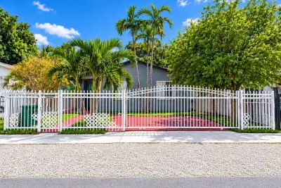 3024 NW 55th St, Miami: photo 1 of 19