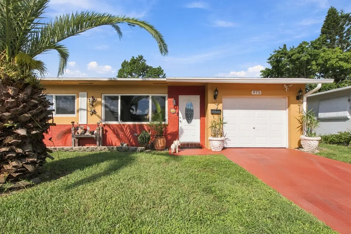 975 NW 67th Ave, Margate: photo 1 of 16