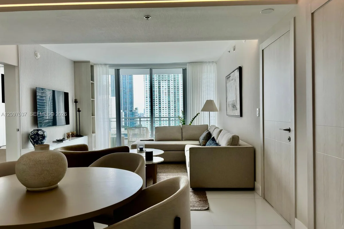 Condo in Miami: photo 1 of 24