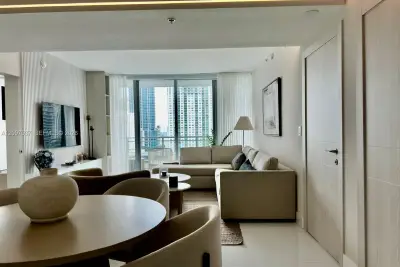 Condo in Miami: photo 1 of 24