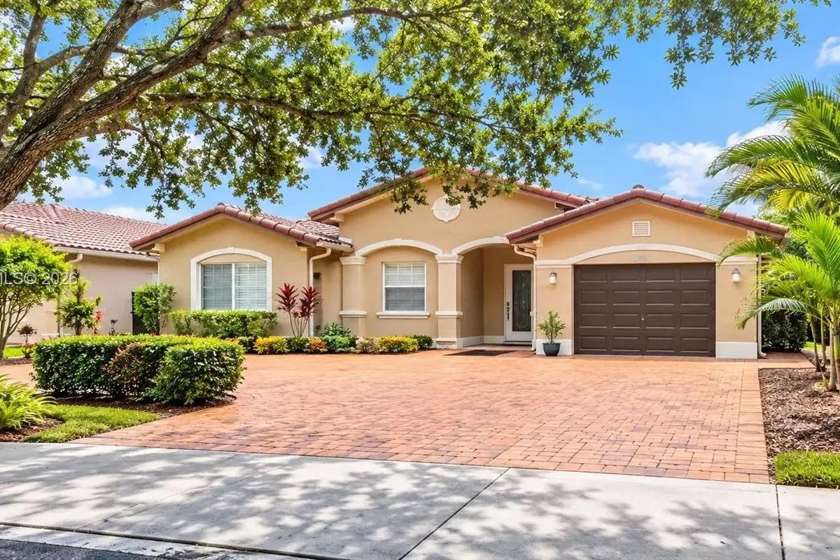 8846 NW 139th St, Miami Lakes: photo 1 of 1