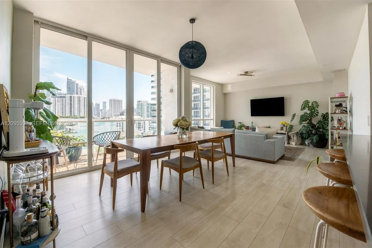601 NE 27th St #1006, Miami: photo 1 of 10