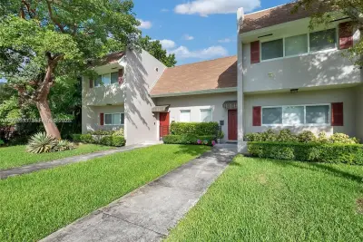 8940 SW 95th Ave, Miami: photo 1 of 17